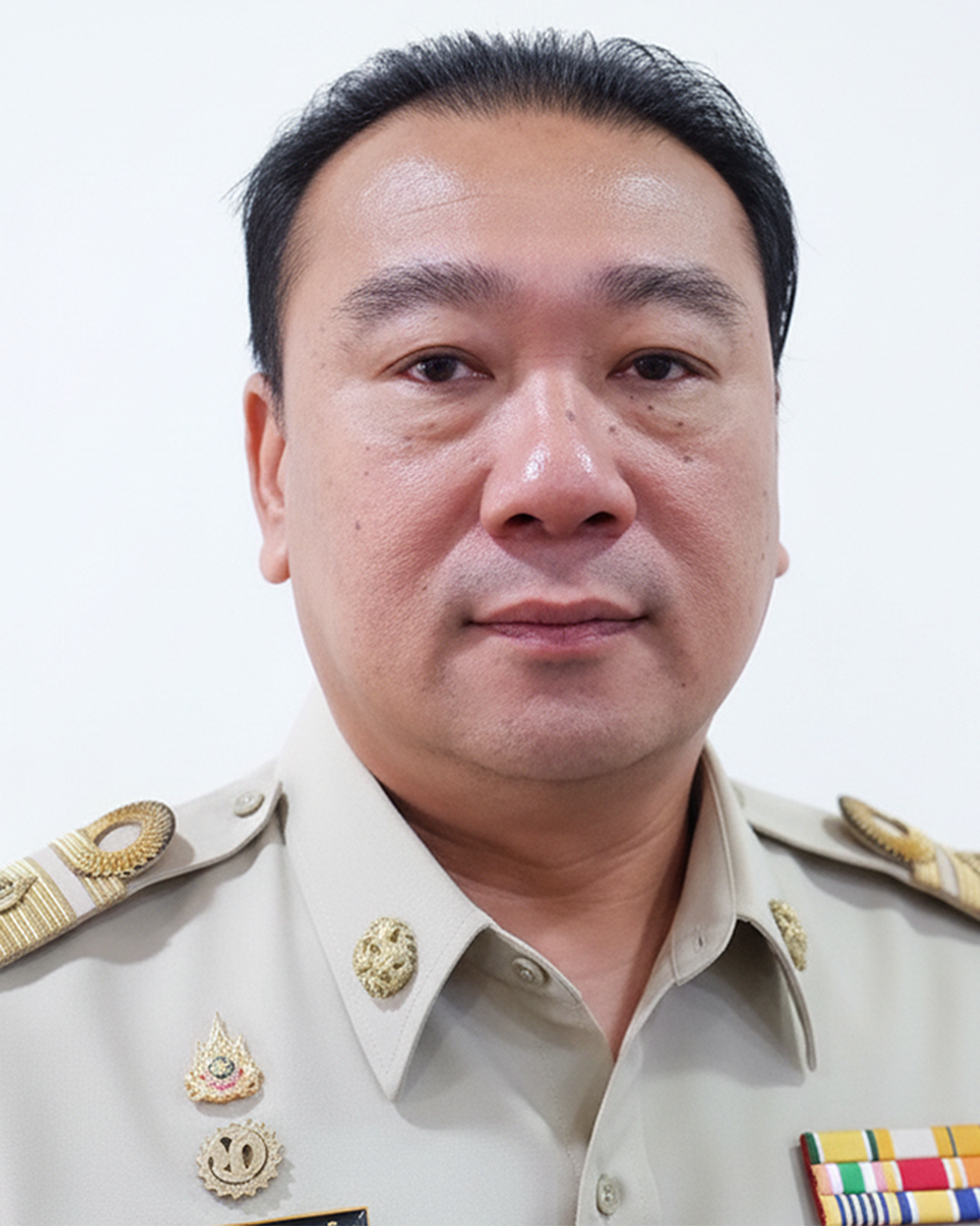 นายชาญชัย ตระกูลพาณิชย์